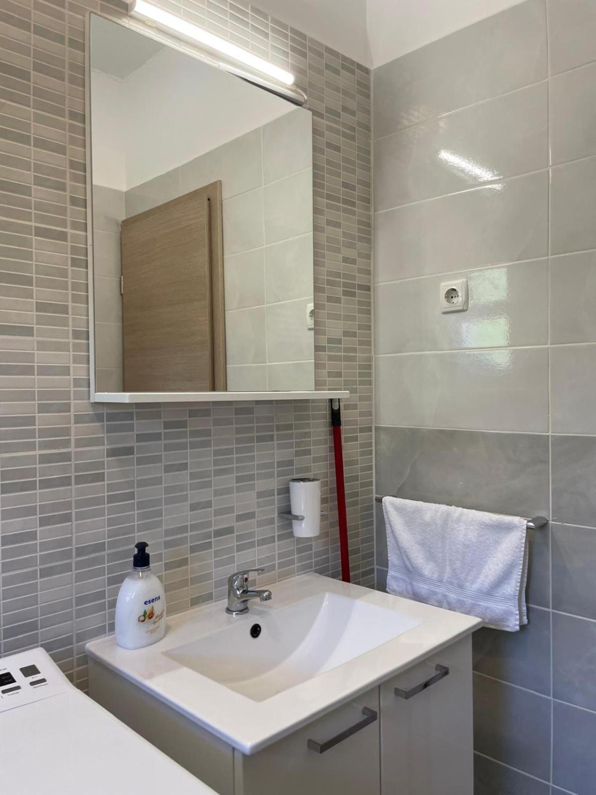 Apartments Nada Бетина Екстериор снимка