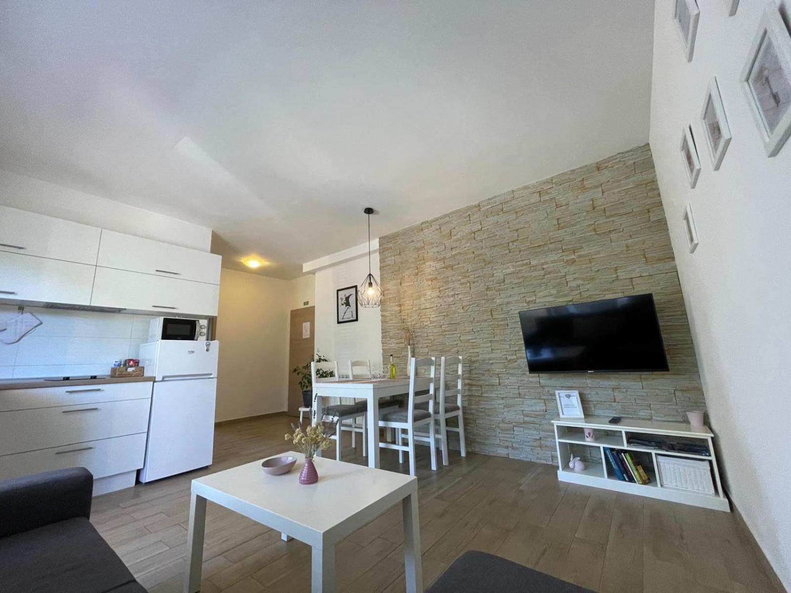 Apartments Nada Бетина Екстериор снимка